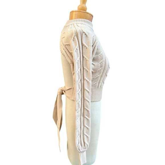 ASTR The Label gorgeous cream backless sweater. XS
NWT - Picture 3 of 10